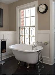 clawfoot tub